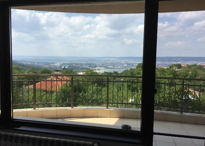 فيلة View فارنا